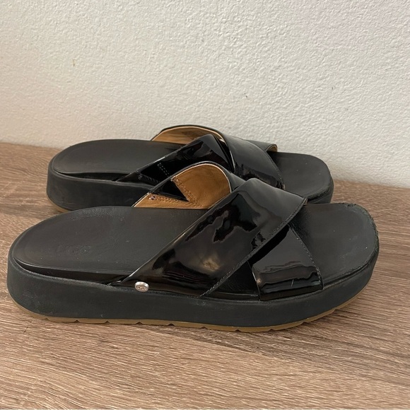 UGG Saguaro Emily Faux Leather Sandals, Black Patent, Size 7 - Picture 4 of 9